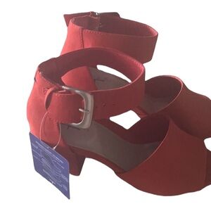 NWOB Tahari Orange Suede Ankle Strap Sandals Size 7